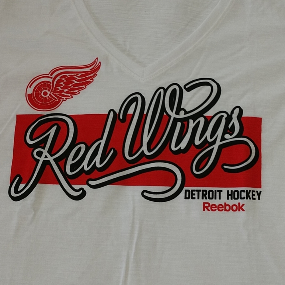 NEW Detroit Red Wings Tshirt Womens NHL Hockey Short Sleeve Cotton Tee Reebok Lg - Picture 2 of 7